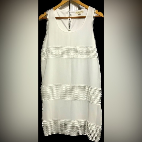 LIKE NEW. White dress - Picture 1 of 4